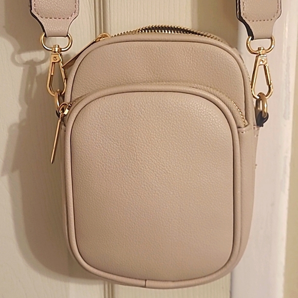 Stylish Cream Crossbody Bag - Picture 2 of 7